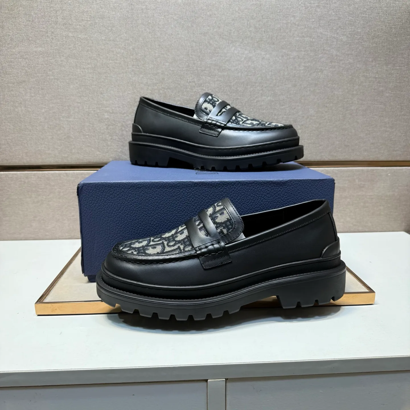 ⬛️Men's shoes 💰p442 [Dior~] Men's casual shoes 2025z cabinet sales simultaneously 🔶Size: 39-44 #️⃣ 🔷2 colors🔜The upper is made of multi-material splicing➕Genuine leather lining, comfortable and breathable, sole: original comfortable and wear-resistant outsole, ⚠️Real shot📱Photographed🎬The real thing is better📢📢📢